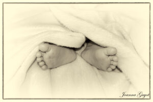 l'oeil de jo photographe macon solutré cluny bourg en bresse villefranche séance photo shooting nouveau né bébé naissance détails pieds (2)