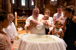 l'oeil de jo photographe solutré macon cluny belleville bourg en bresse baptème église curé d'ars basilique (3) exp