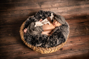 l'oeil de jo photographe solutré macon cluny villefranche bourg en bresse shooting séance photo naissance nouveau né bébé contenant artistique (1) exp