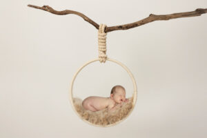 l'oeil de jo photographe solutré macon cluny villefranche bourg en bresse shooting séance photo naissance nouveau né bébé contenant artistique (12) exp