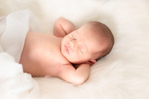 l'oeil de jo photographe solutré macon cluny villefranche bourg en bresse shooting séance photo naissance nouveau né bébé contenant artistique (3) exp