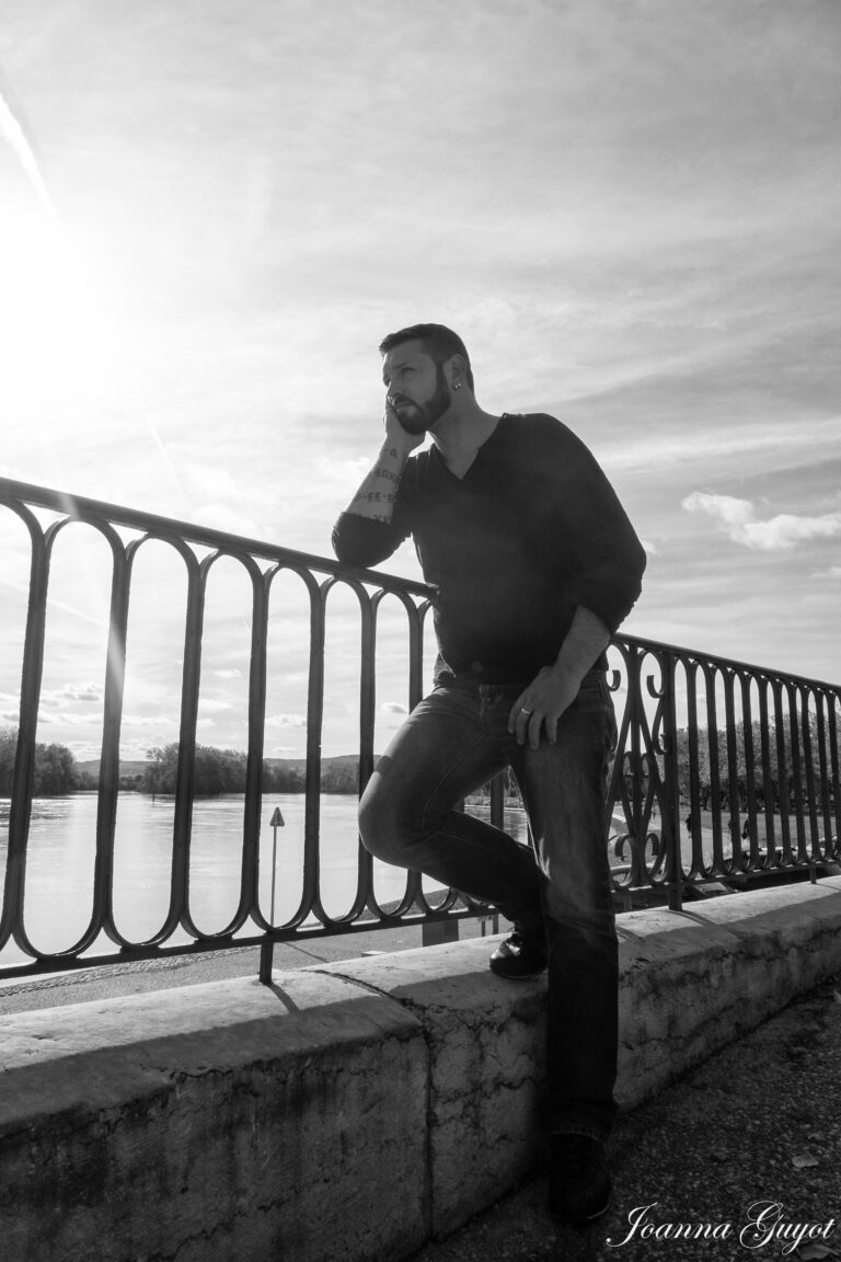 l'oeil de jo photographe macon solutré cluny bourg en bresse villefranche séance photo shooting homme stylé classe chic naturel (1)