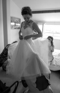 l'oeil de jo photographe macon solutré cluny bourg en bresse villefranche séance photo shooting mariage préparation bouquet robe témoins mariée (5) exp