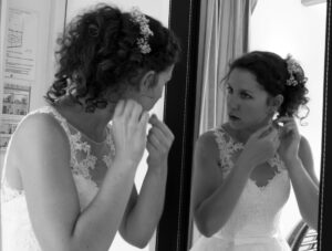 l'oeil de jo photographe macon solutré cluny bourg en bresse villefranche séance photo shooting mariage préparation bouquet robe témoins mariée (7) exp