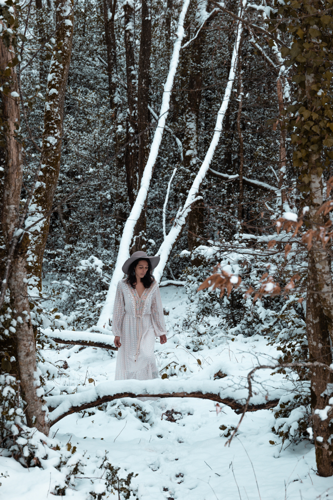 l'oeil de jo photographe solutré macon cluny belleville bourg en bresse séance photo shooting bohème neige boho robe (1) exp