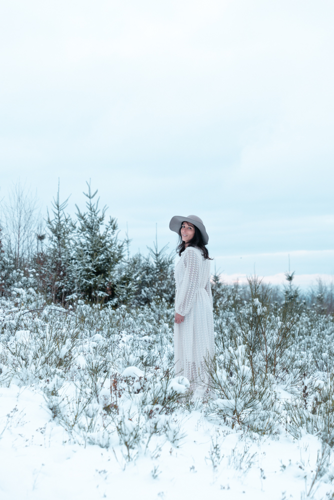 l'oeil de jo photographe solutré macon cluny belleville bourg en bresse séance photo shooting bohème neige boho robe (12) exp