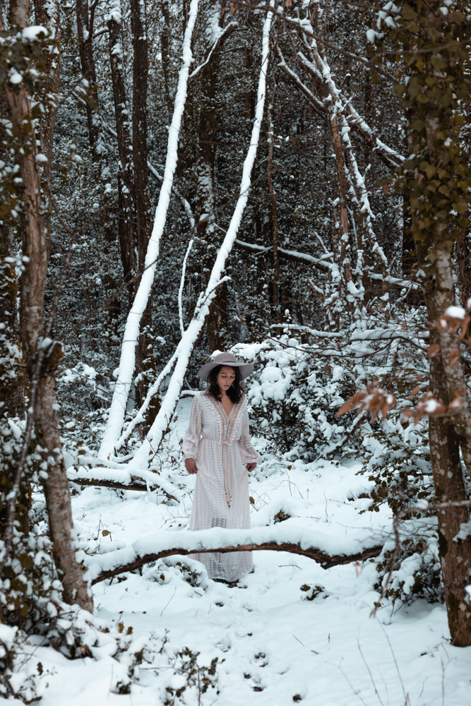 l'oeil de jo photographe solutré macon cluny belleville bourg en bresse séance photo shooting bohème neige boho robe (2) exp