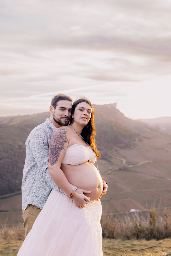 l'oeil de jo photographe solutré macon cluny belleville bourg en bresse séance photo shooting grossesse couple chien bohème moody robe (4) exp