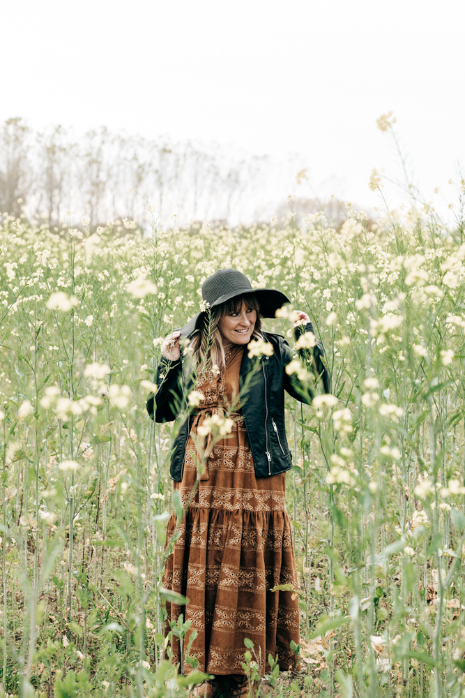 l'oeil de jo photographe solutré macon cluny villefranche bourg en bresse shooting séance photo bohème doux rock fun robe chapeau (2) exp