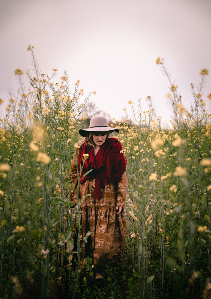 l'oeil de jo photographe solutré macon cluny villefranche bourg en bresse shooting séance photo bohème doux rock fun robe chapeau (5) exp
