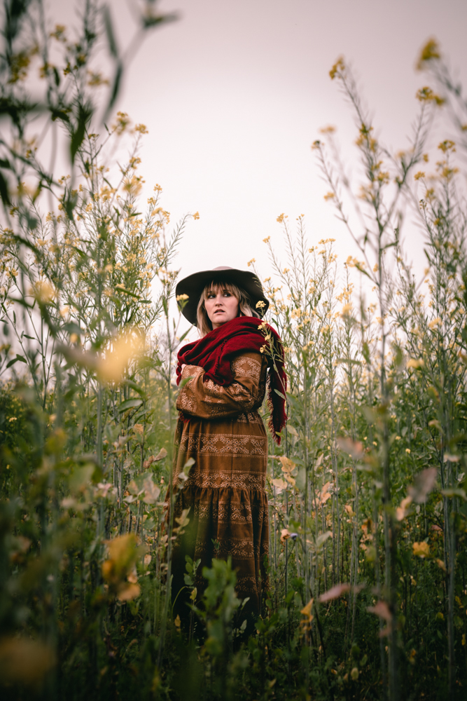 l'oeil de jo photographe solutré macon cluny villefranche bourg en bresse shooting séance photo bohème doux rock fun robe chapeau (8) exp