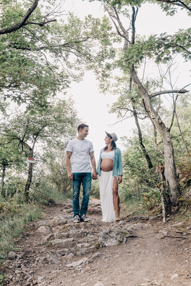 l'oeil de jo photographe solutré macon cluny villefranche bourg en bresse shooting séance photo bohème grossesse extérieur couple naissance (2) exp