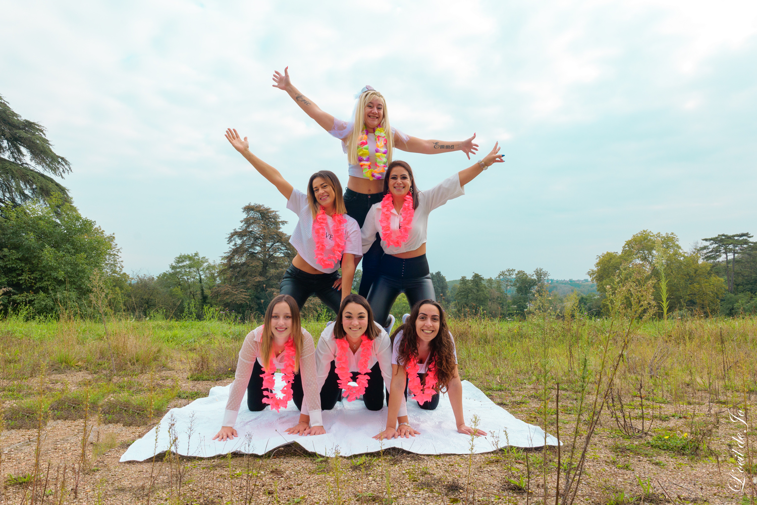 l'oeil de jo photographe solutré macon cluny villefranche bourg en bresse shooting séance photo copine groupe EVJF EVJG fun drole (1)