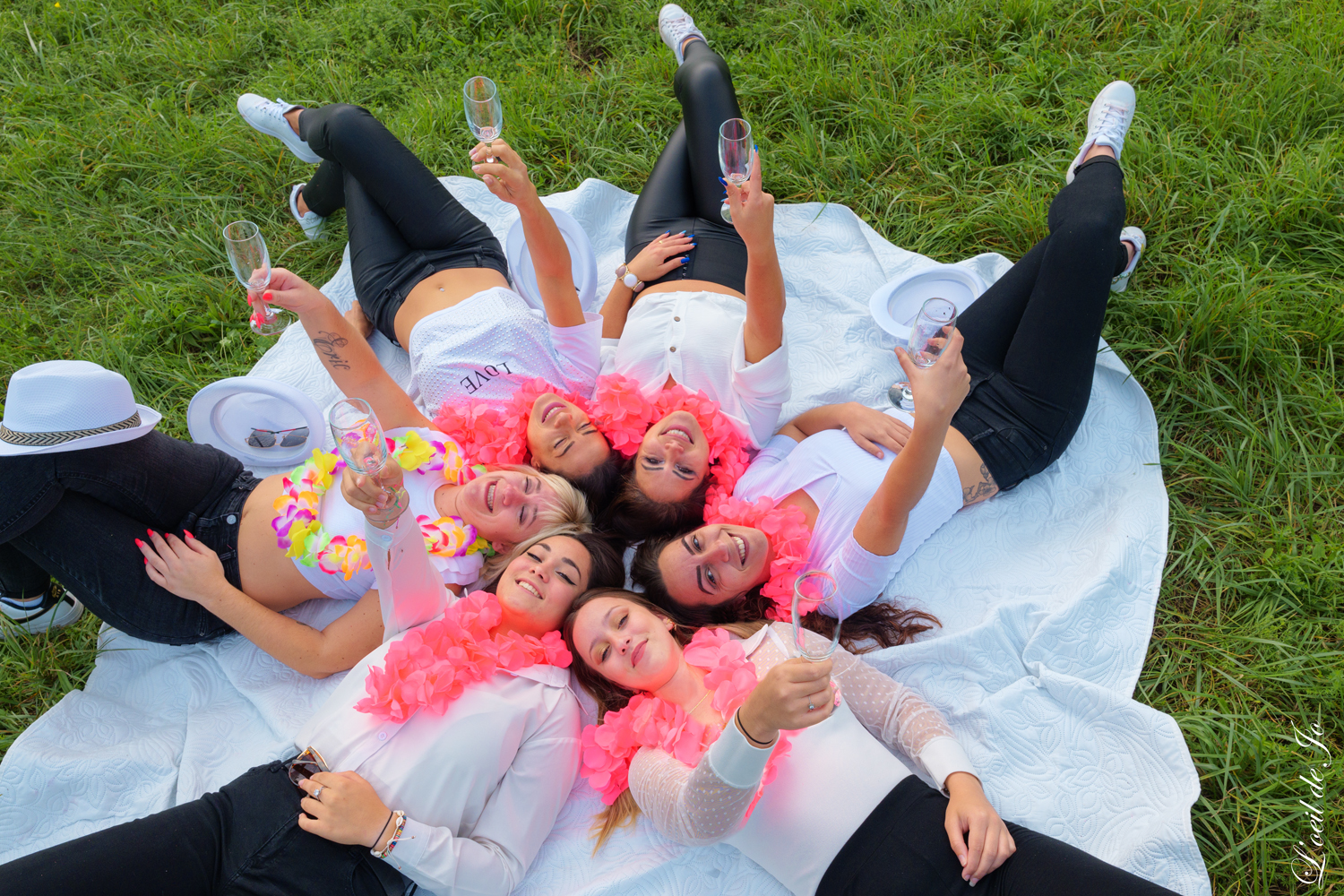 l'oeil de jo photographe solutré macon cluny villefranche bourg en bresse shooting séance photo copine groupe EVJF EVJG fun drole (2)