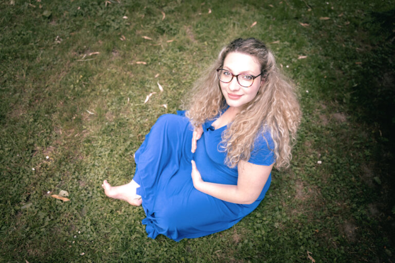 l'oeil de jo photographe solutré macon cluny villefranche bourg en bresse shooting séance photo grossesse bohème moody couple chien (1) exp