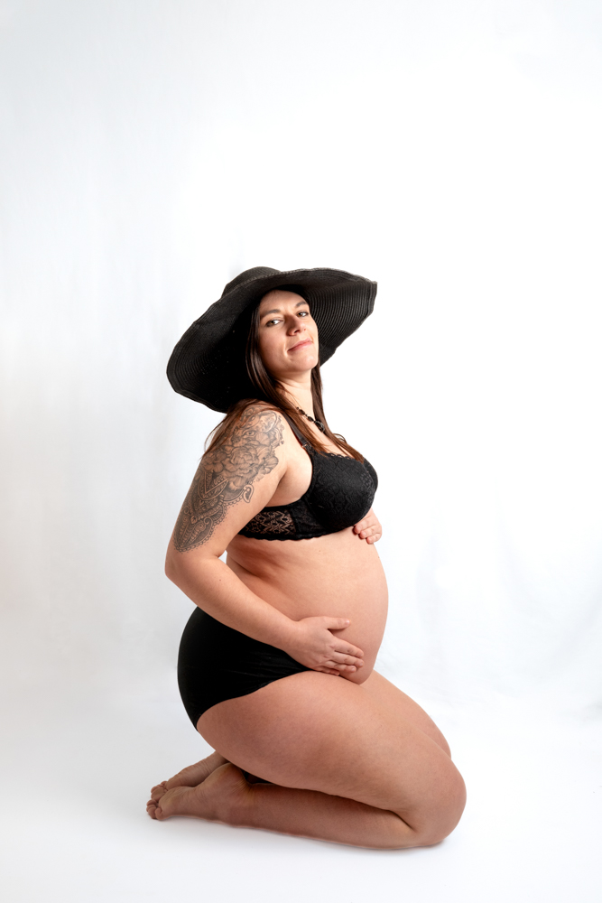 l'oeil de jo photographe solutré macon cluny villefranche bourg en bresse shooting séance photo grossesse studio maman nouveau né fond blanc (7) exp