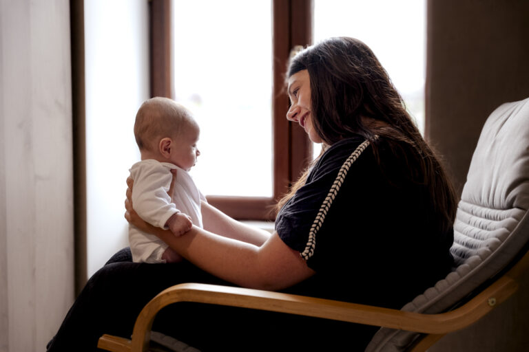 l'oeil de jo photographe macon solutré cluny bourg en bresse villefranche séance photo shooting domicile lifestyle naturel maison famille naissance (14) exp