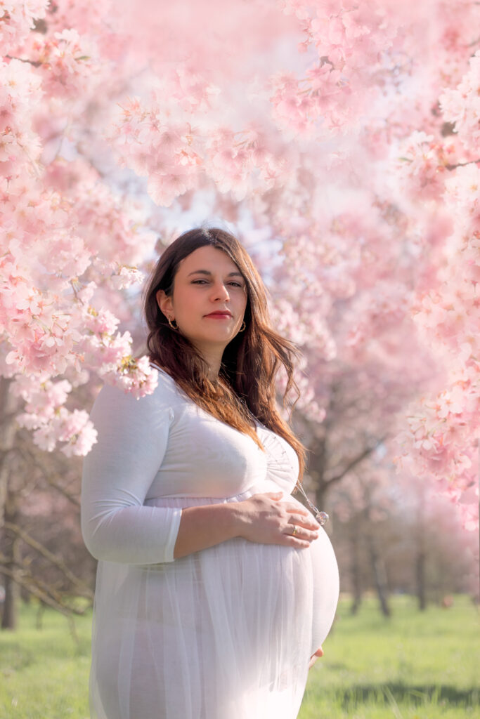 l'oeil de jo photographe Solutré macon cluny belleville bourg en bresse séance photo shooting fleur printemps été doux artistique onyrique romantique grossesse (2) exp