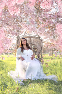 l'oeil de jo photographe Solutré macon cluny belleville bourg en bresse séance photo shooting fleur printemps été doux artistique onyrique romantique grossesse (3) exp