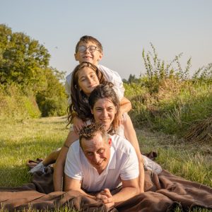 l'oeil de jo photographe solutré macon cluny belleville bourg en bresse séance photo shooting famille nature fun (2)